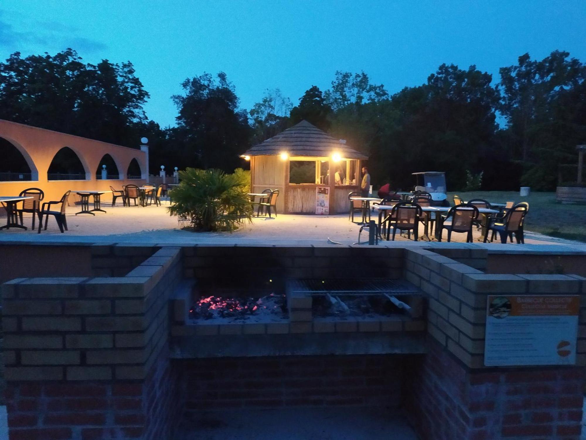 Camping Domaine De Senaud Albon Exterior foto