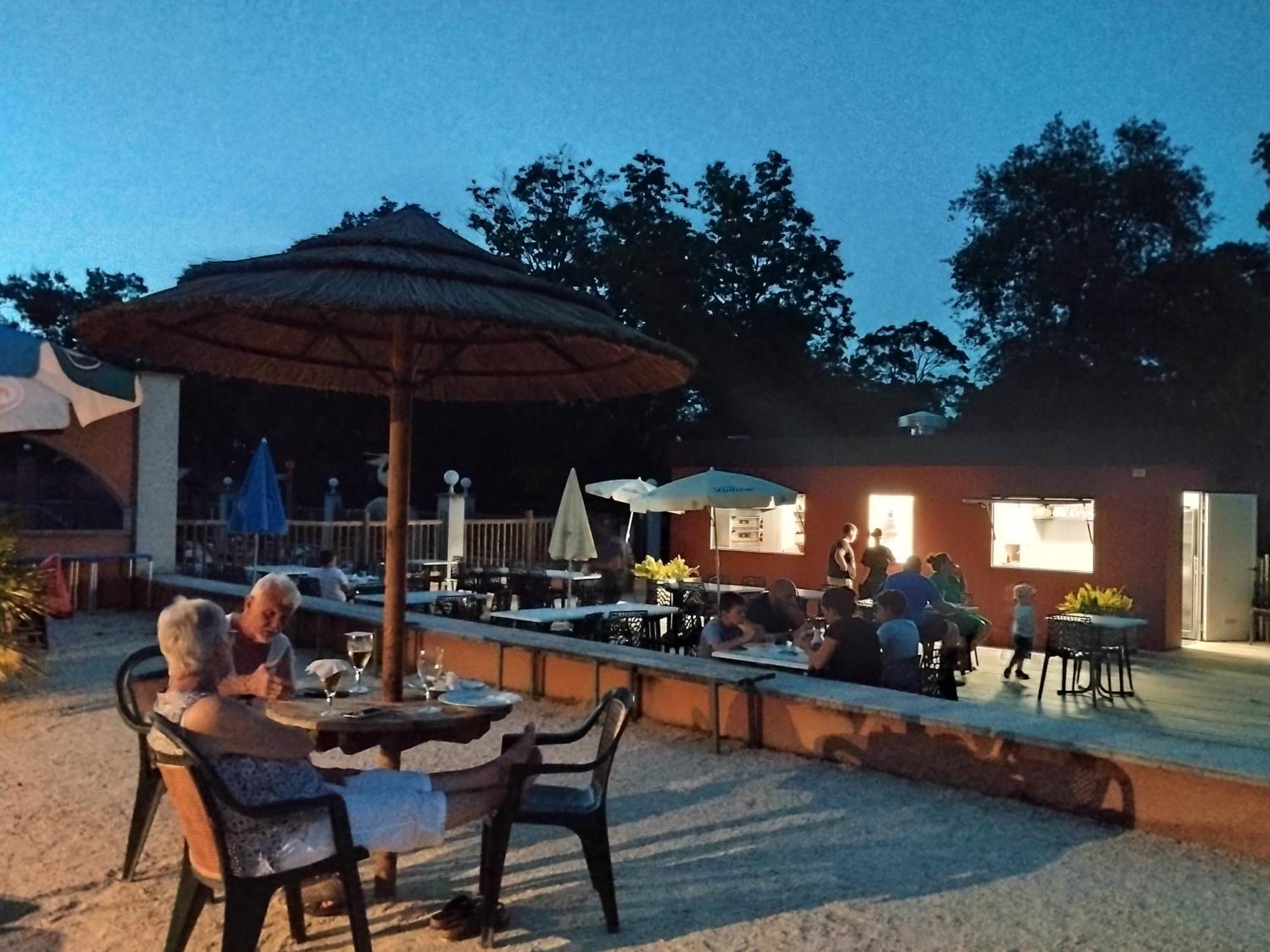 Camping Domaine De Senaud Albon Exterior foto