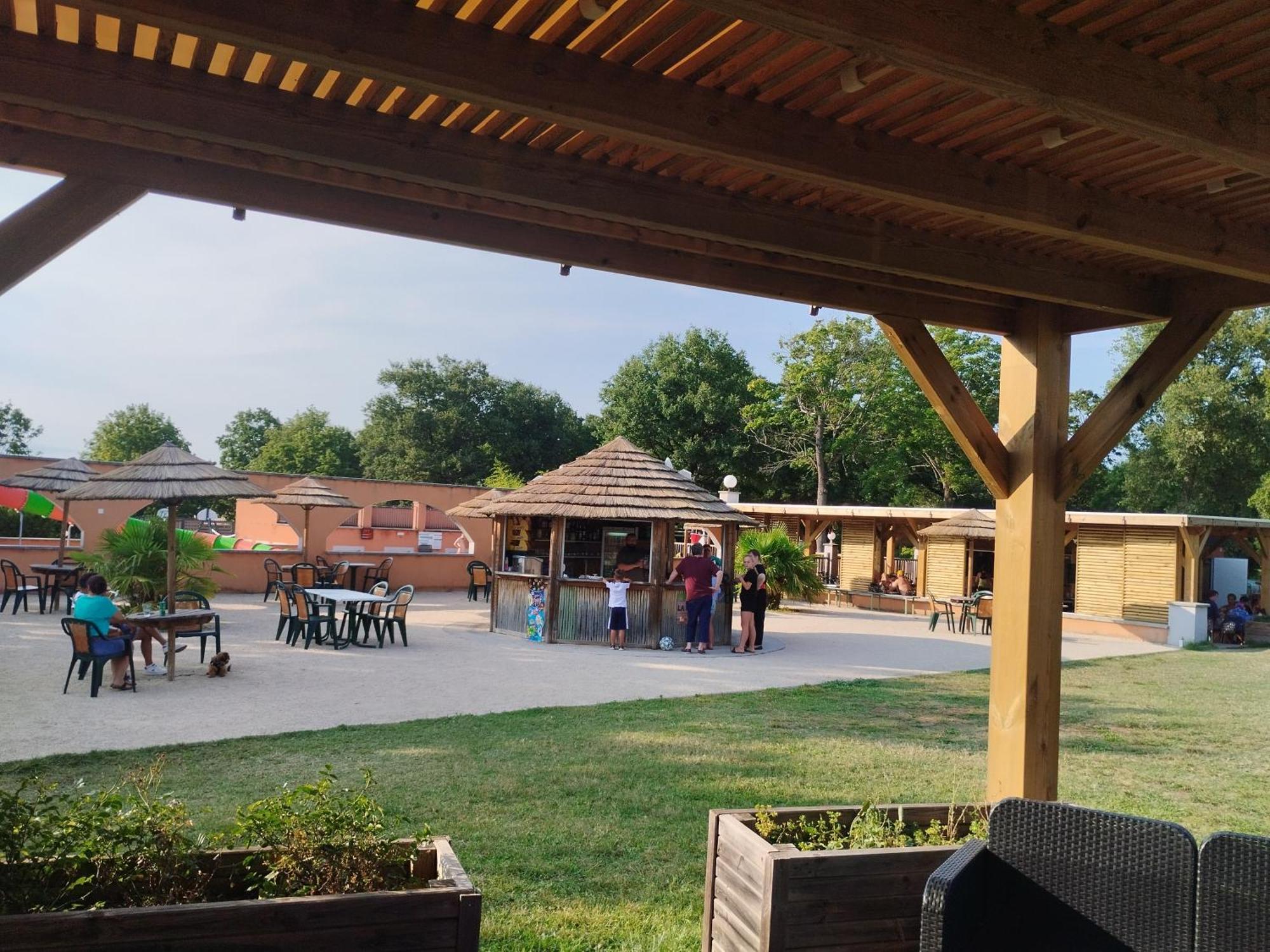 Camping Domaine De Senaud Albon Exterior foto