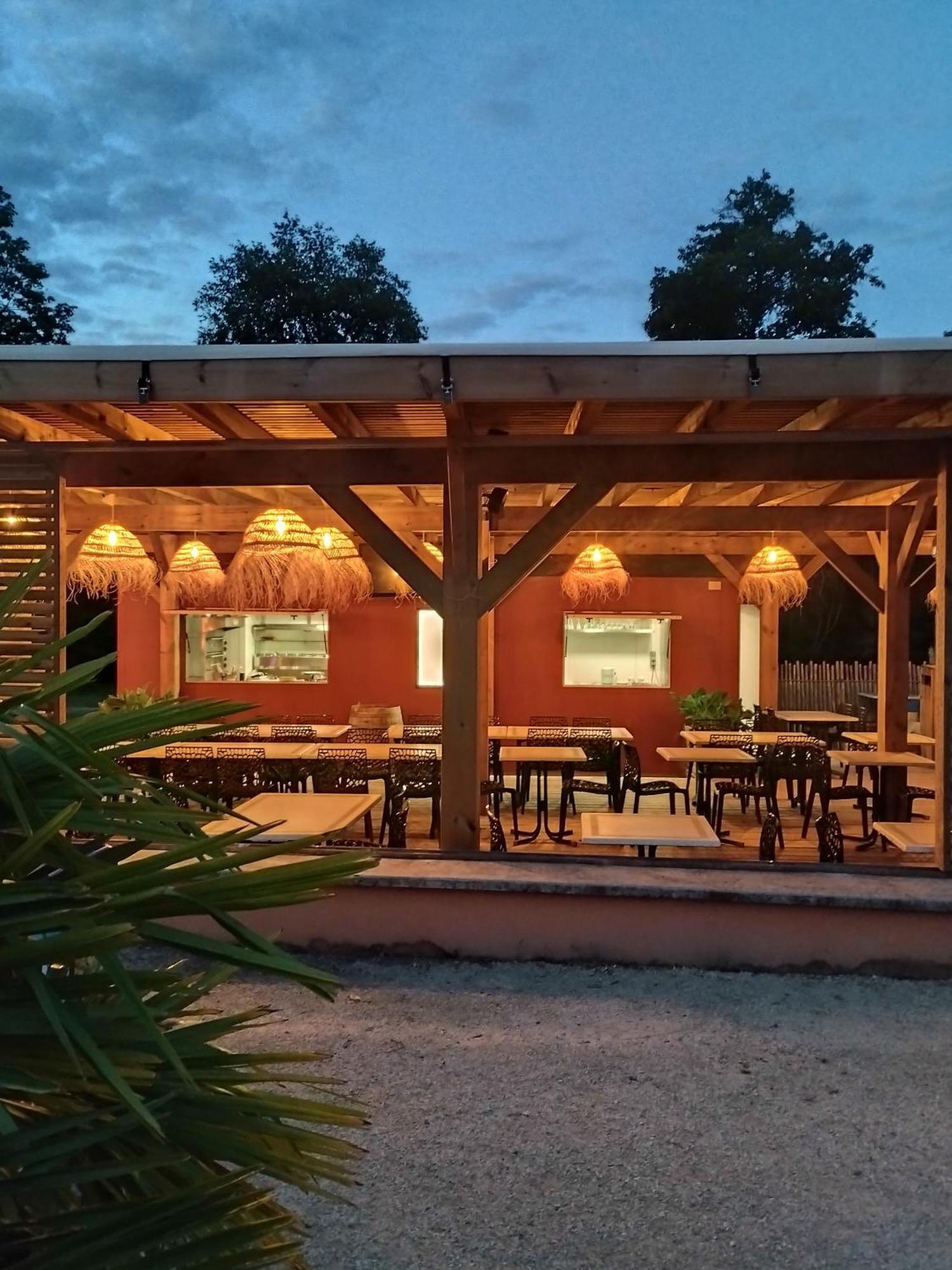 Camping Domaine De Senaud Albon Exterior foto